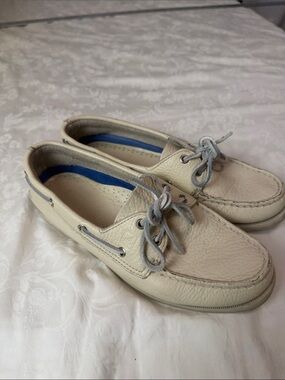 Classic women's Sperry Topsiders Cream Boat Shoes